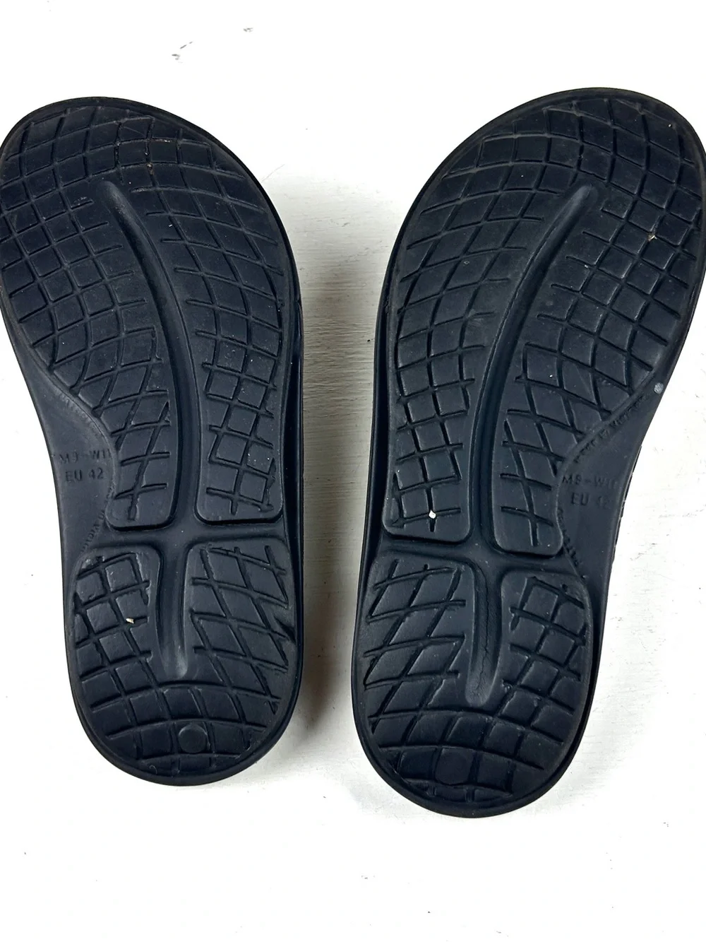 OOFOS Toe Slide Sandal Post Run Recovery Footwear M9 W11 EUR 42 Black Gray